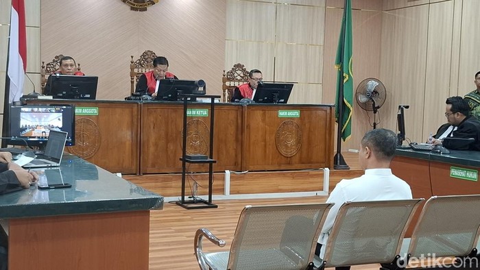 Gubernur Riau Divonis 2 Tahun Penjara, Lebih Ringan dari Tuntutan 8,5 Tahun