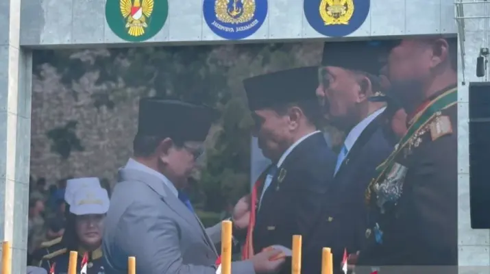 Prabowo Anugerahkan Tanda Kehormatan kepada Tujuh Tokoh TNI